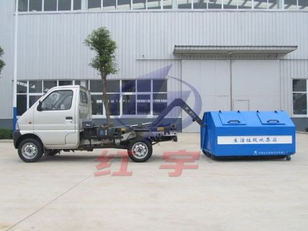 Garbage truck with detachable carriage